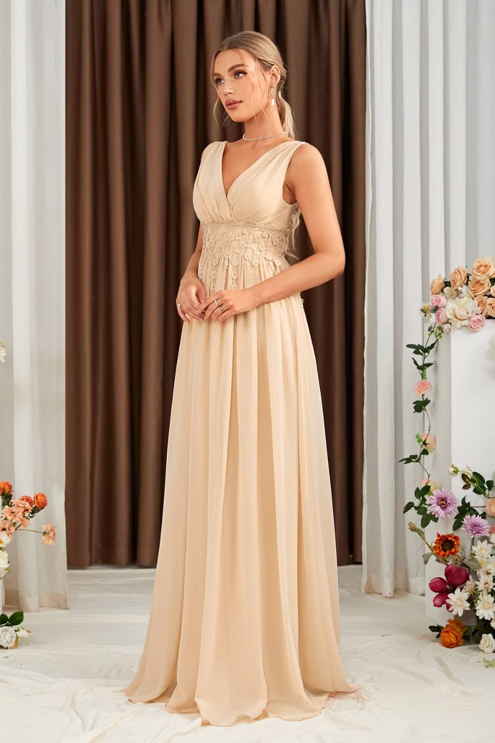 Robe À Lacets <br> Dans Le Dos