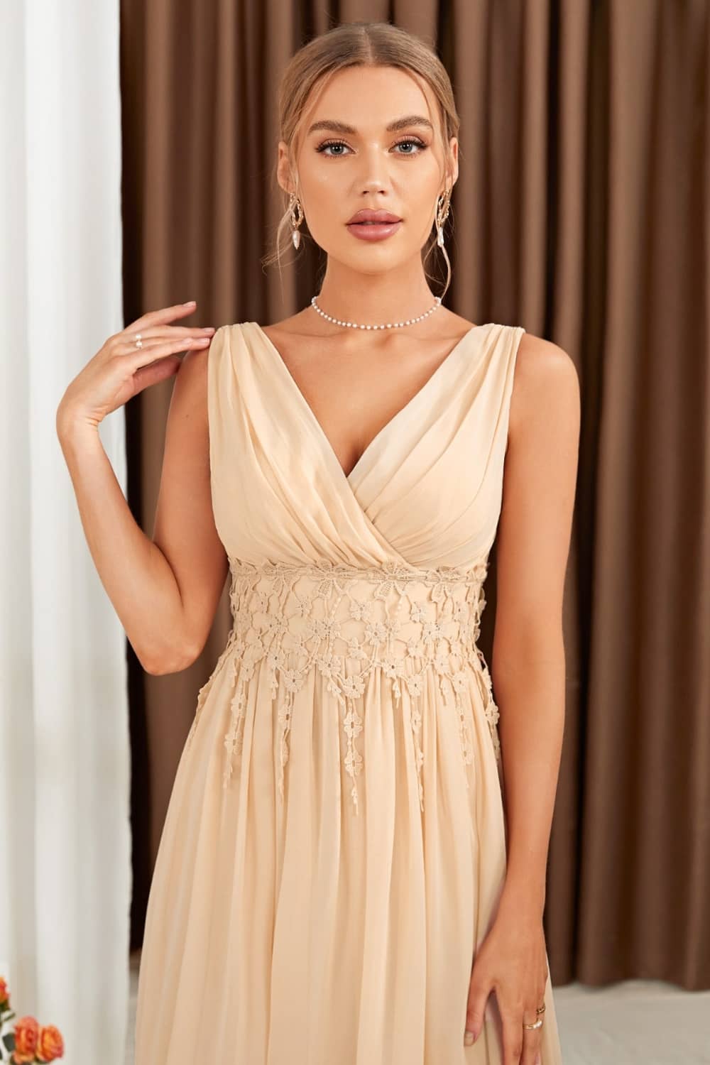 Robe À Lacets <br> Dans Le Dos